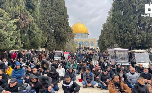 الآلاف يؤدون صلاة الجمعة في المسجد الأقصى
