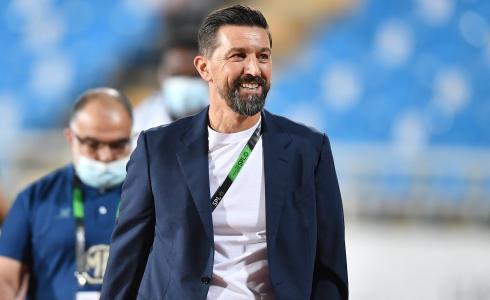 إقالة النادي الأهلي السعودي مدربه البلجيكي بيسنيك هاسي