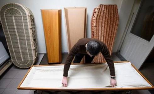 نعوش من الكرتون - توضيحية