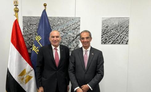 اجتماع وزير الاتصالات الفلسطيني بنظيره المصري في برشلونة