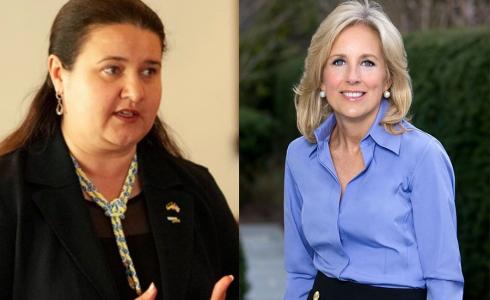 السيدة الاولى جيل بايدن والسفيرة الأوكرانية أوكسانا ماركاروفا