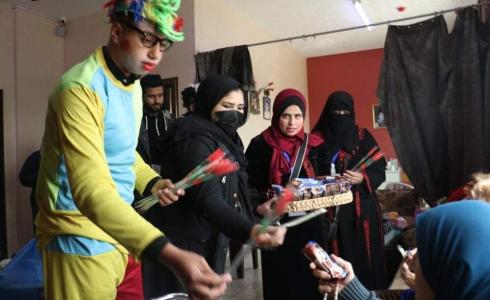 طلبة الاعلام من جامعة الأقصى يزورون مركز الوفاء لرعاية المسنين