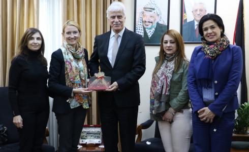 وزير التربية يكرّم رئيس وحدة التعليم في اليونسكو لانتهاء مهامها