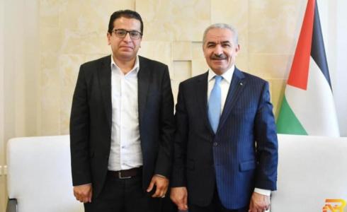 رئيس الوزراء الفلسطيني محمد شتية ومستشاره الاقتصادي شاكر خليل