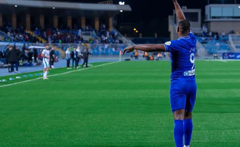 الهلال يقسو على الأهلي برباعية في الدوري السعودي