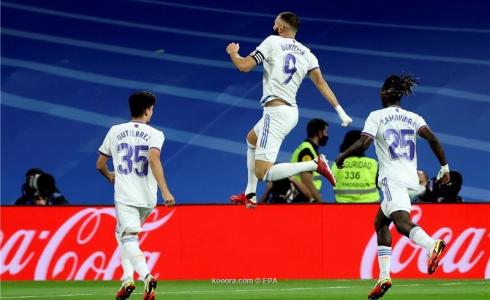 كريم بنزيما يحتفل بعد التسجيل في مباراة الذهاب