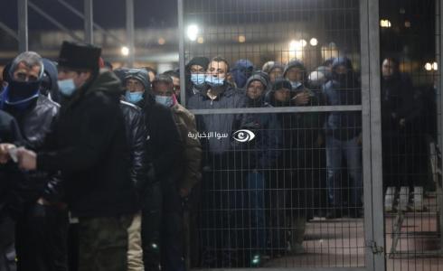 عمال فلسطينيون من غزة قبيل ذهابهم للعمل في إسرائيل