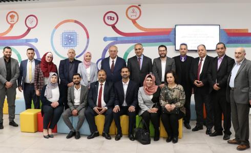 وزير التعليم برام الله يزور الكلية الذكية للتعليم الحديث