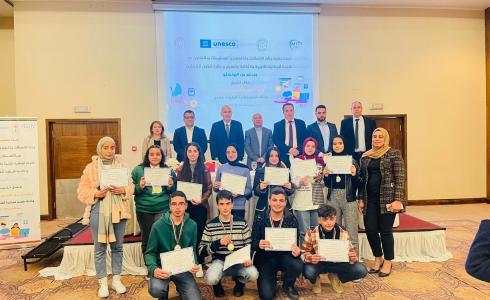 "وزير الاتصالات" يعلن تشكيل فريق جديد للفئة العمرية ما بين  (14-16)عام