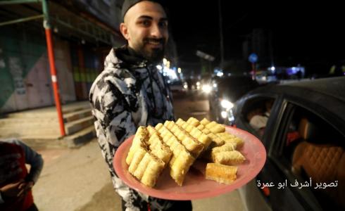 حلوى في غزة ابتهاجا في عملية تل ابيب