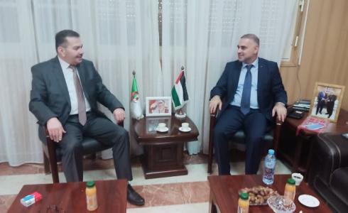 مباحثات مع المسؤولين الجزائريين