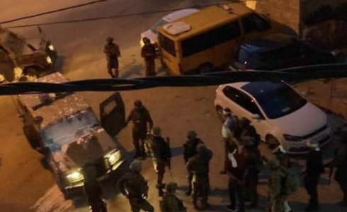 قوة إسرائيلية تعتقل عدة أشخاص من كوبر