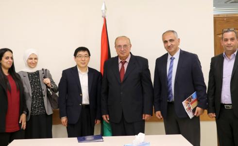 وزير التعليم العالي يلتقي خبيراً من البنك الدولي