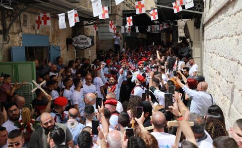 قوات الاحتلال تنصب حواجز لمنع المصلين من الوصول لكنيسة القيامة