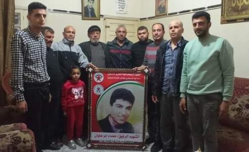 «الديمقراطية» بغزة وشمال القطاع تزور أسر الشهداء والأسرى مهنئة بعيد الفطر السعيد