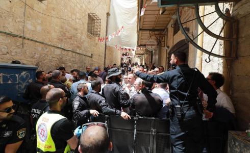 قوات الاحتلال تنصب حواجز لمنع المصلين من الوصول لكنيسة القيامة