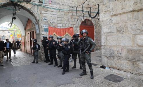 قوات الاحتلال الاسرائيلي تنكل بالمقدسيين عند أبواب المسجد الأقصى