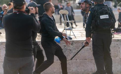 قوات الاحتلال تعتدي على المصلين بالمسجد الأقصى