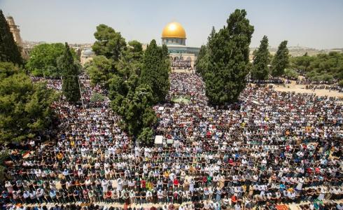 أكثر من 160 ألفا يؤدون صلاة الجمعة الأخيرة من رمضان في المسجد الأقصى