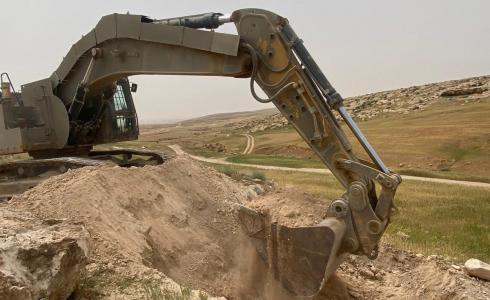جيش الاحتلال يبدأ بناء حاجز في جبل الخليل