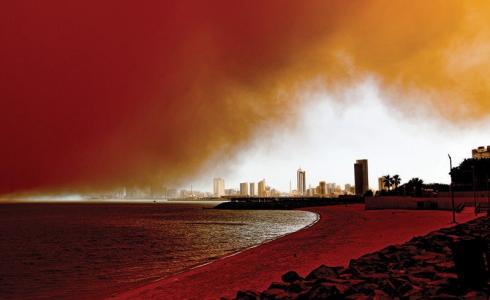 عاصفة ترابية تضرب الكويت