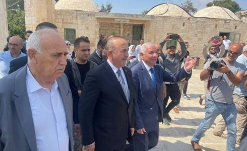 دون أية مرافقة إسرائيلية .. وزير الخارجية التركي يزور الأقصى المبارك