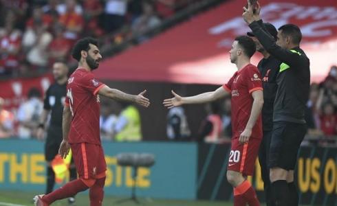 محمد صلاح يغادر مواجهة ليفربول مع تشيلسي