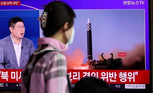 إطلاق صواريخ بالستية