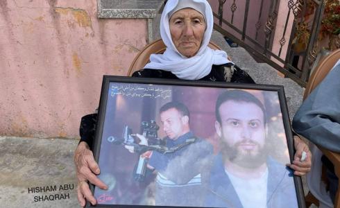 والدة الأسير يعقوب قادري