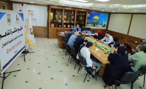 الثقافة والفكر الحر توقع مذكرة تفاهم مع بلدية خانيونس حول مناصرة قضايا الأطفال المجتمعية 