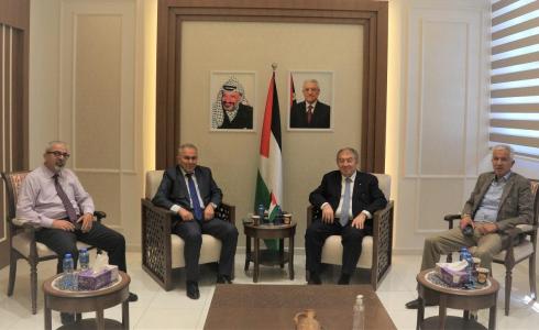 وزير الاقتصاد الوطني خالد العسيلي، وسفير دولة فلسطين لدى جمهورية صربيا محمد نبهان