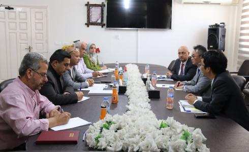 دائرة شؤون اللاجئين تبحث مع وفد جايكا دعم المخيمات الفلسطينية