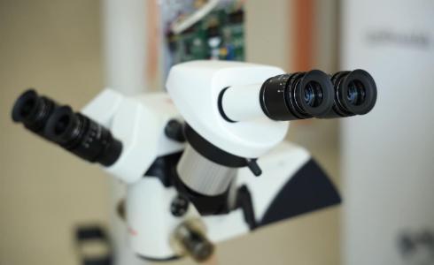 جهاز مايكروسكوب لجراحة العيون