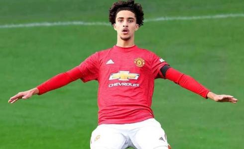 لاعب مانشستر يونايتد زيدان إقبال