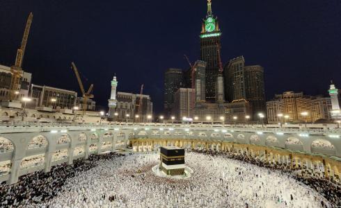 حجاج بيت الله الحرام يطوفون حول الكعبة قبيل بدء موسم الحج 2022
