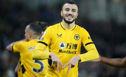 اللاعب رومان سايس.