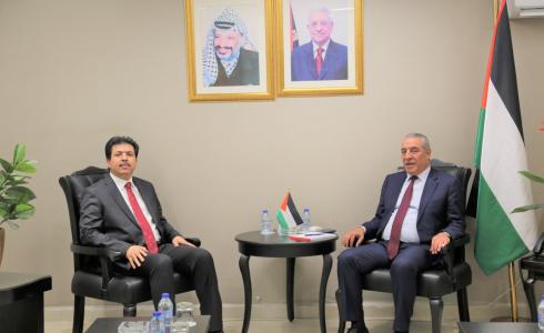 حسين الشيخ يناقش مع السفير التونسي آخر المستجدات السياسية في فلسطين