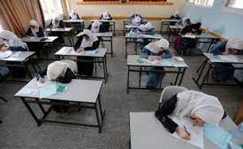 طالبات يقدمون امتحان الثانوية العامة