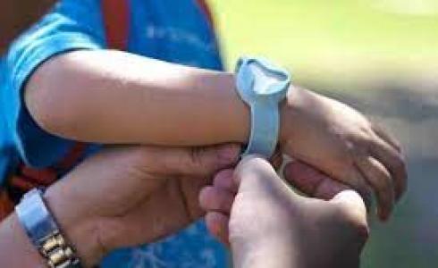 أساور تعقب الأطفال- توضيحية