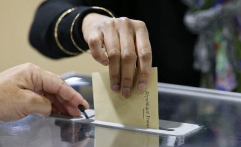 الفرنسيون يصوتون في دورة أولى من الانتخابات التشريعية