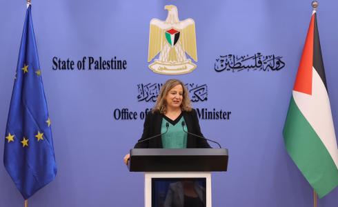 زعيمة الاشتراكيين والديمقراطيين في البرلمان الأوروبي إيراتشي غارسيا خلال المؤتمر الصحفي