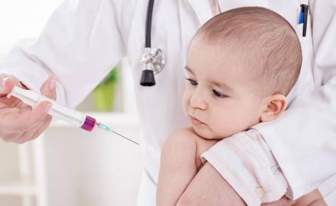 تطعيم الأطفال - توضيحية