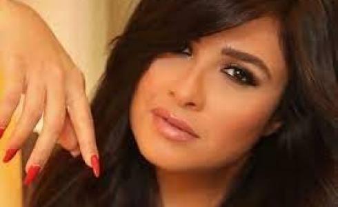 النجمة ياسمين عبد العزيز