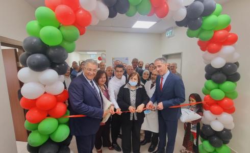 تفتح جامعة القدس ووزارة الصحة مركزًا للتعليم الطبي في مجمع فلسطين الطبي