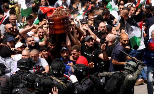 الاعتداء على جنازة شيرين أبو عاقلة