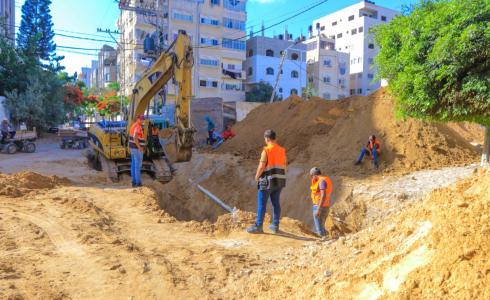 بلدية غزة تشرع بتمديد خط صرف صحي جديد غرب تل الهوا
