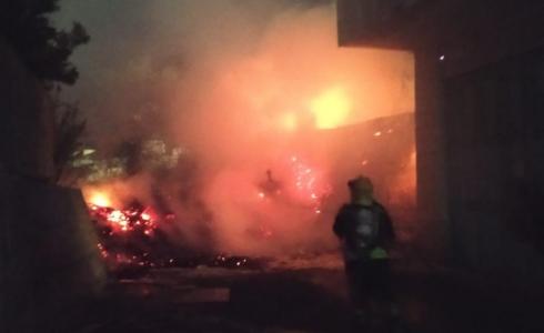 اخماد حريق أخشاب بالقرب من المقبرة الإسلامية شمال بيت لحم