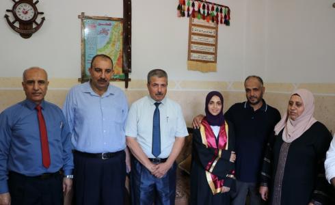 تربية الوسطى تقوم بجولة على أوائل الوطن والقطاع