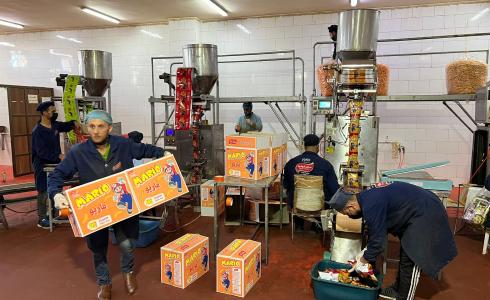 وزارة الاقتصاد الوطني تنظم جولة  لعدد من مصانع المواد الغذائية والمشروبات