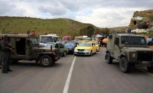 قوات الاحتلال تغلق احد الطرق بالضفة الغربية